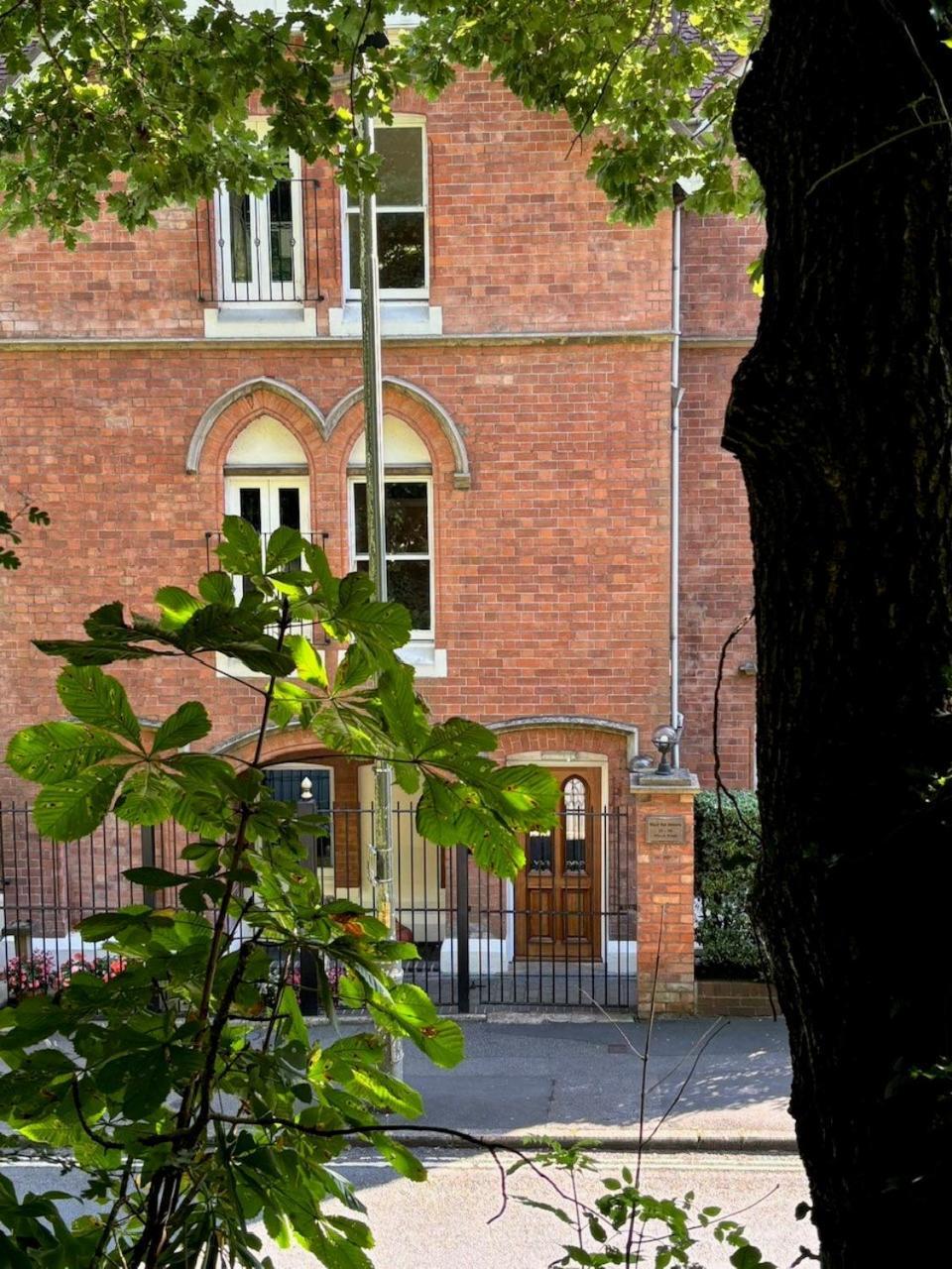 Spacious Town-Centre Apartment With Stunning Views Great Malvern Exteriér fotografie