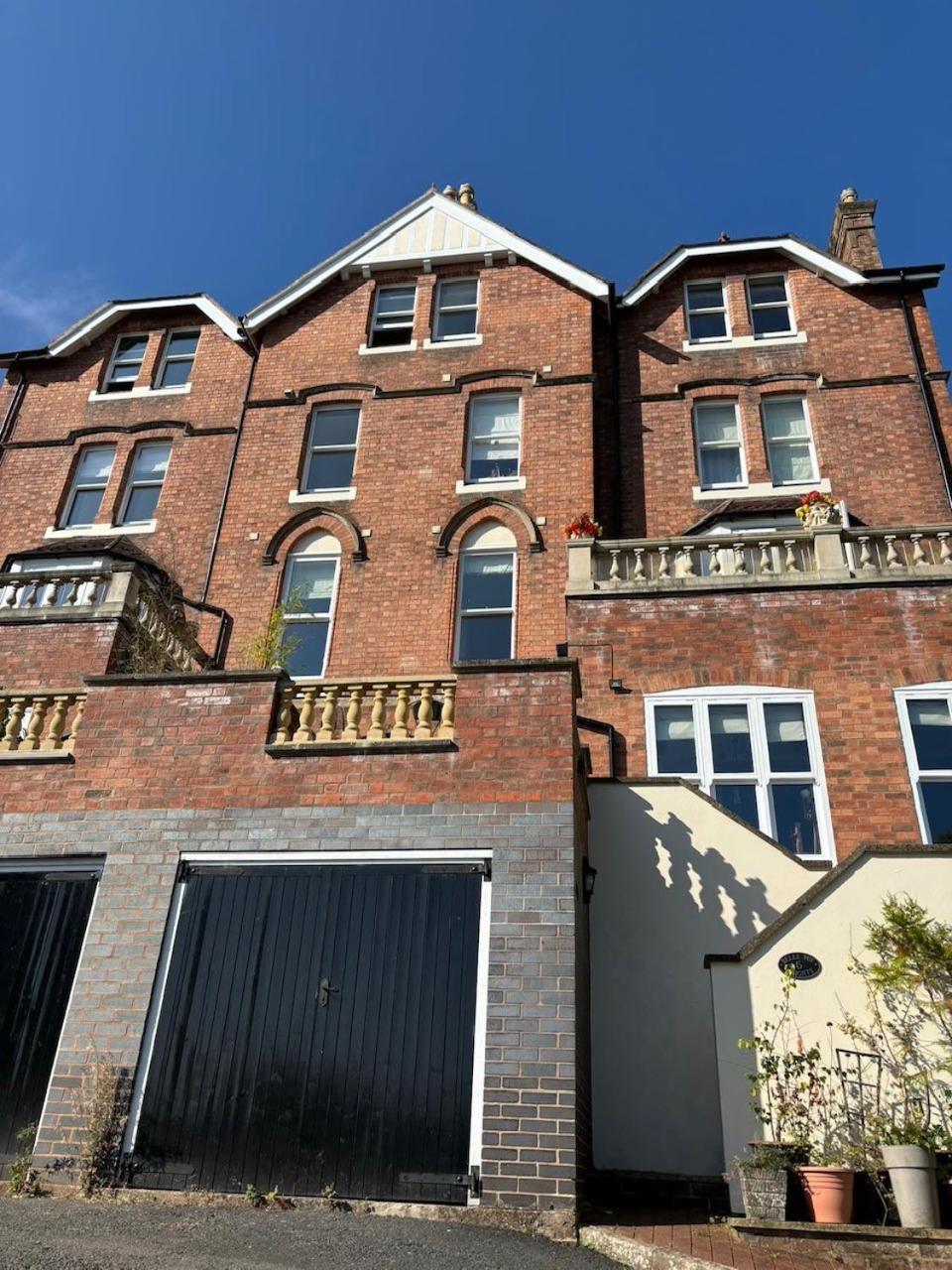 Spacious Town-Centre Apartment With Stunning Views Great Malvern Exteriér fotografie